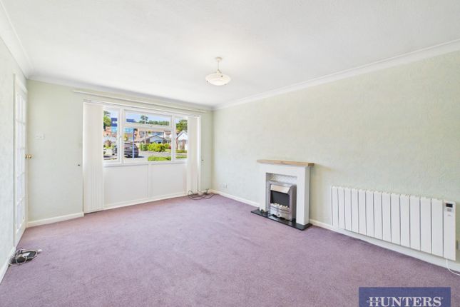 17, Rosemoor Close, Filey photo 2
