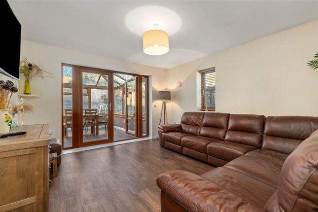 32, Newton Fields, Kilgetty photo 3
