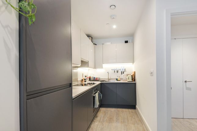 112 Harrow Manorway, London photo 4