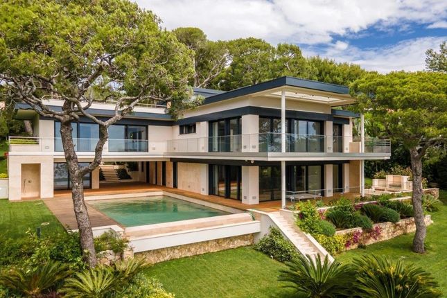 Villa for sale in St Jean Cap Ferrat, Villefranche, Cap Ferrat Area, French Riviera