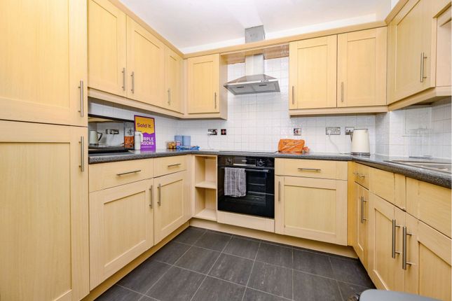 243, Parkhouse Court, Hatfield photo 4