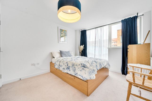 Flat Fifteen, Megan Court, London photo 4