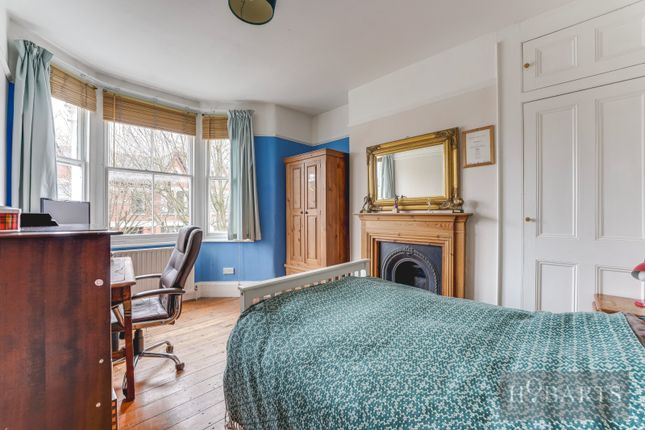 End terrace house for sale in Ashmount Road, Whitehall Park, London