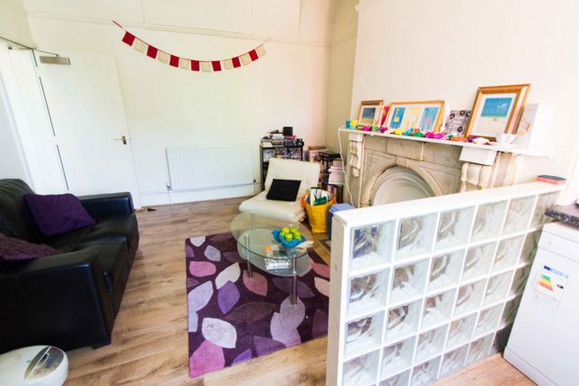 Thumbnail Flat to rent in St Johns Terrace, Leeds