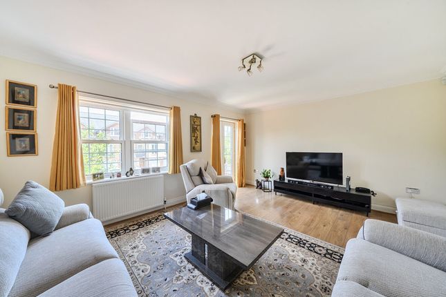 3, Wyndhurst Close, South Croydon photo 2