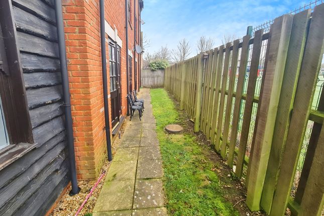 15, Islington Grove, Milton Keynes photo 4