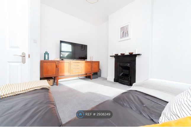 A Clarendon Road, London photo 2