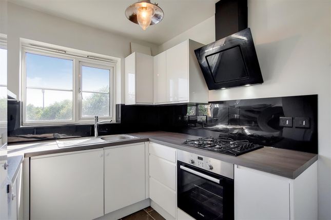 Flat for sale in Stoneleigh Road, Bromley