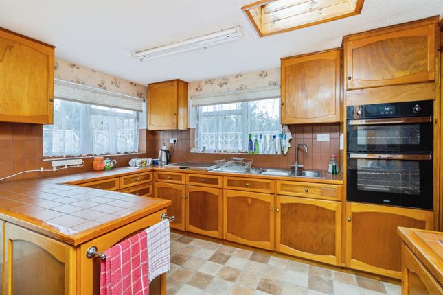 20, Tweenaways, Buckfastleigh photo 4