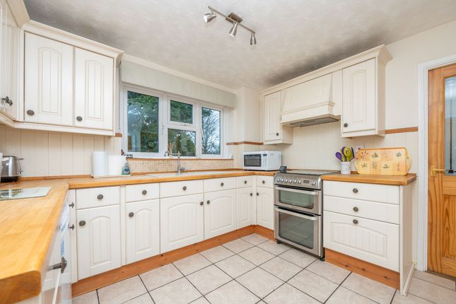 6 Victoria Way, Alcester photo 4