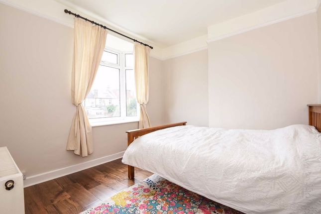 Flat to rent in Moyser Road, London