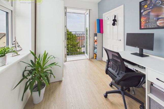 Flat 4 Willow Garth, St. Georges Mount, New Brighton photo 4
