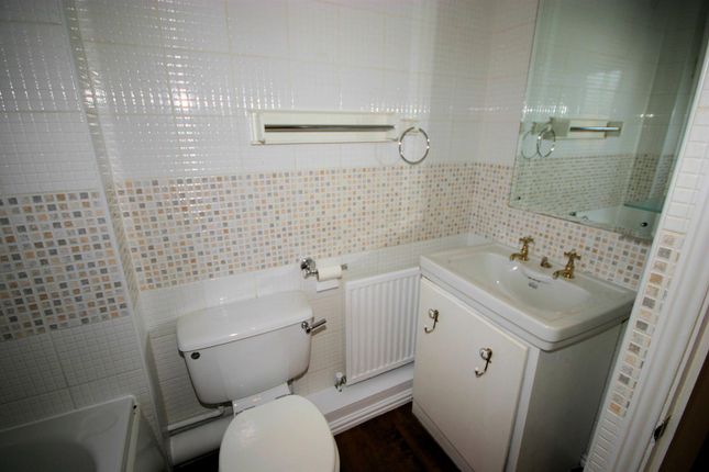 Semi-detached house to rent in Yately Close, Luton