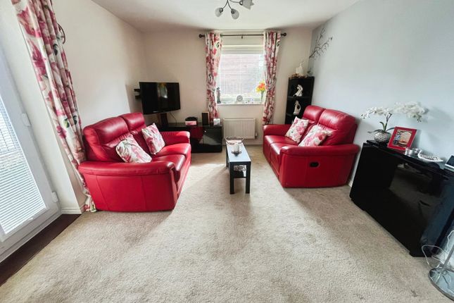 67, Englefield Way, Hampshire photo 2