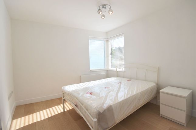 Flat 2, 36 Grove Place, London, London photo 2