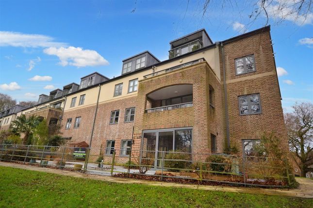 Thumbnail Flat for sale in Chestnut Road, Charlton Down, Dorchester