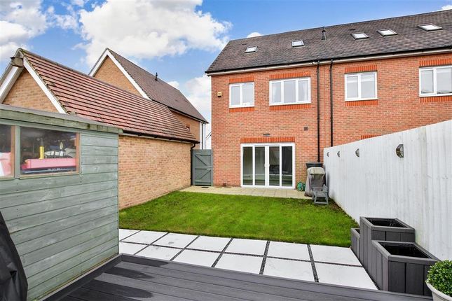 Town house for sale in Germander Avenue, Halling, Rochester, Kent