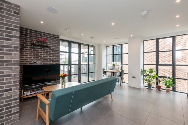 Flat 303, 6, Hepscott Road, London photo 3