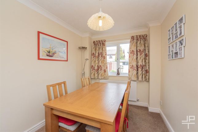 Broadwell Drive, Leigh photo 5