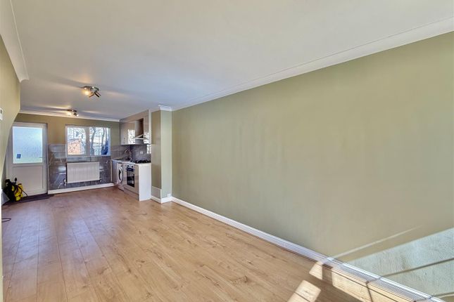 4, Atherley Way, Hounslow photo 3