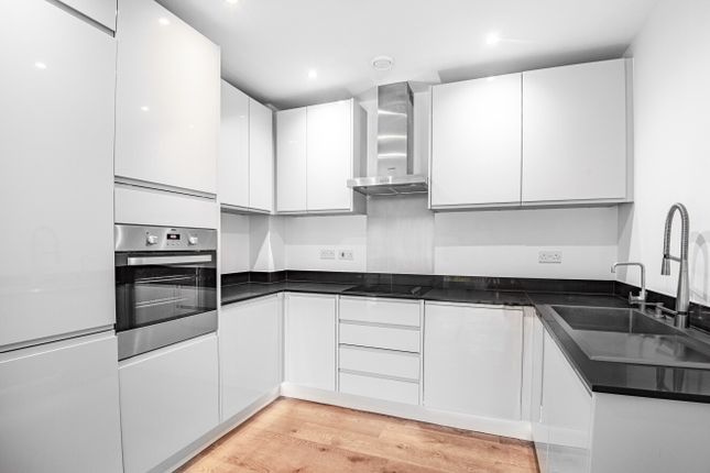 Flat for sale in York House, Dunstable, Bedfordshire