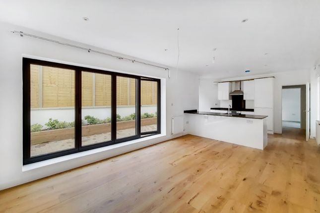 348, Dollis Hill Lane, London photo 2