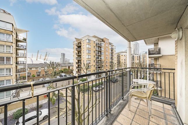 Flat for sale in Newport Avenue, London