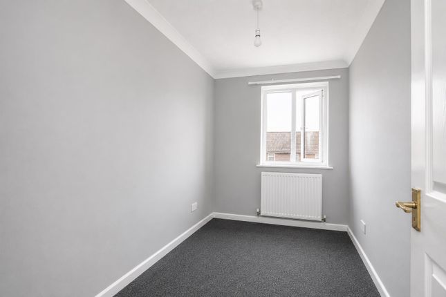 12 Courtlands, Abels Road, Halstead photo 5