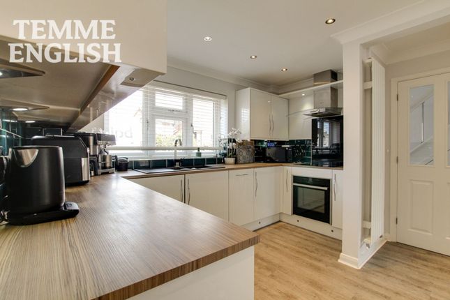 29 Heybridge Drive, Wickford photo 5