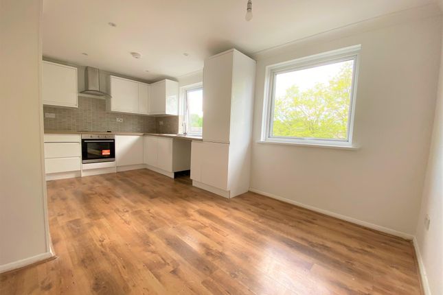 Thumbnail Flat to rent in Southmead, Chippenham