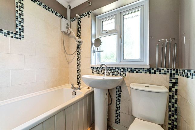 28, Strawberry Fields, Tadley photo 4