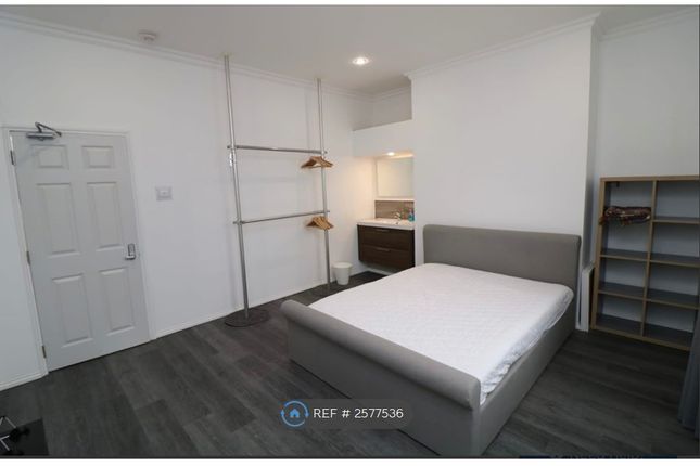Extra Large Bedroom