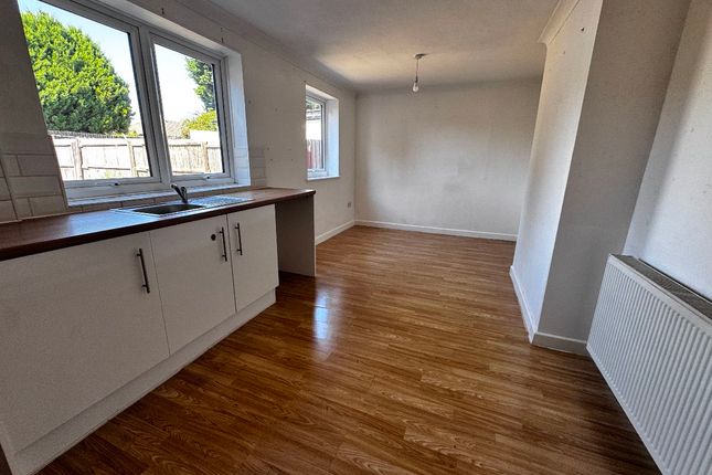 37 Lime Avenue, Wisbech photo 2