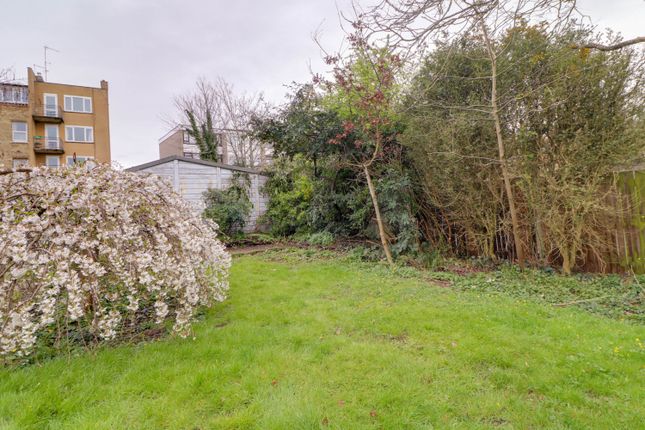 Flat 2, Woodside Court, Woodside Avenue, London photo 3