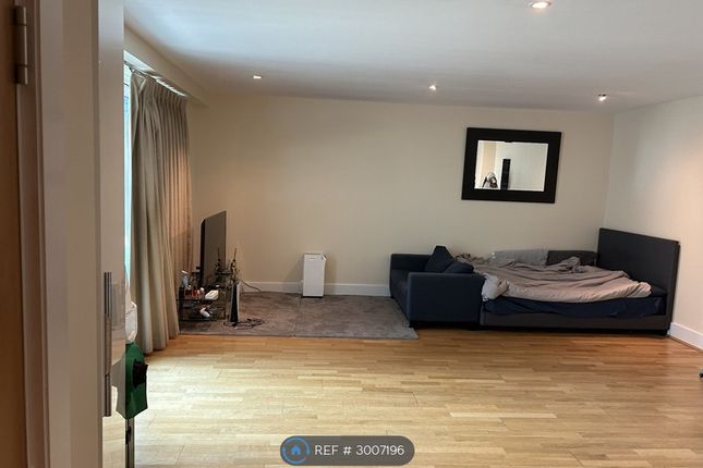 Flat, St George Wharf, London photo 2