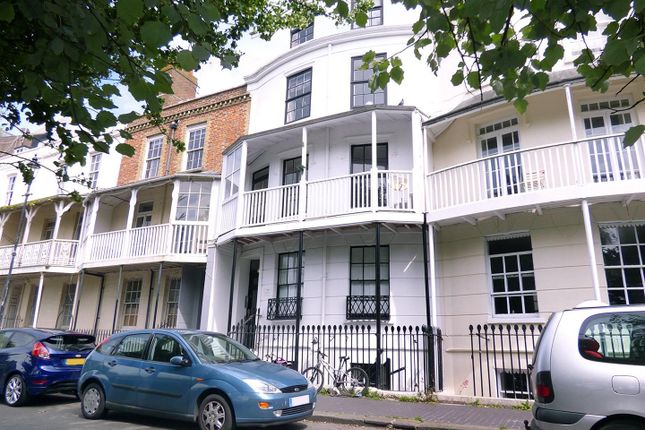 Flat to rent in South Terrace, Littlehampton