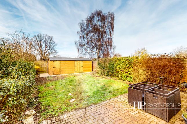 Room 6, 99 Martyrs Avenue, Crawley photo 5