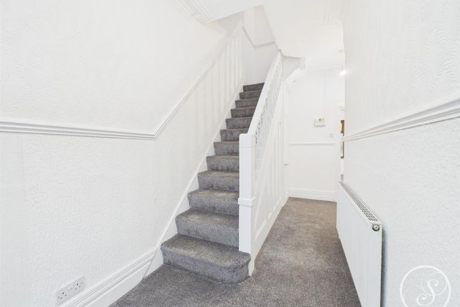 43, Harehills Avenue, Leeds photo 2