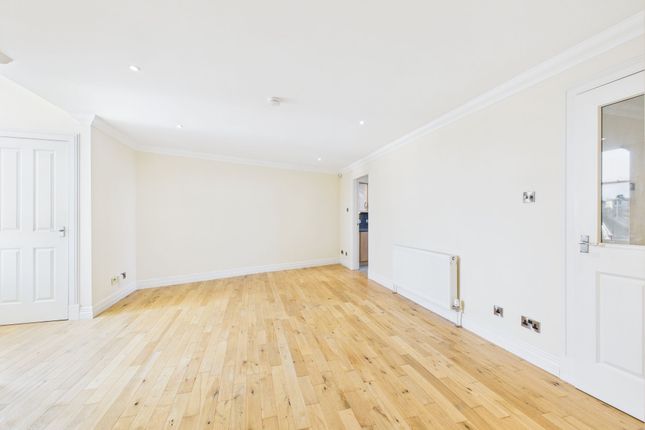 Flat 3 Wallace House 1 Castlegate, Lanark, Lanark photo 5