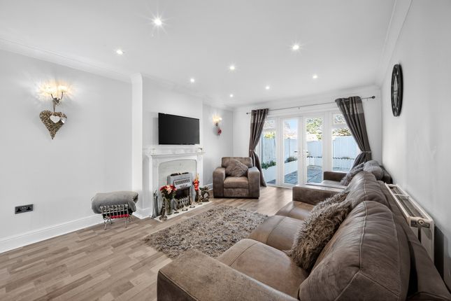 26, Norman Close, Gillingham photo 3