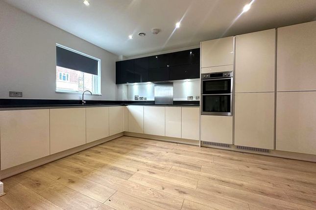 2 Severin Court, East Street, London photo 2