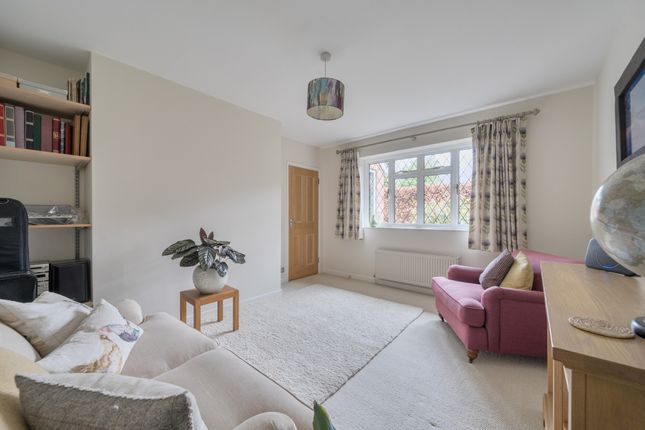 49, Trotsworth Avenue, Virginia Water photo 4