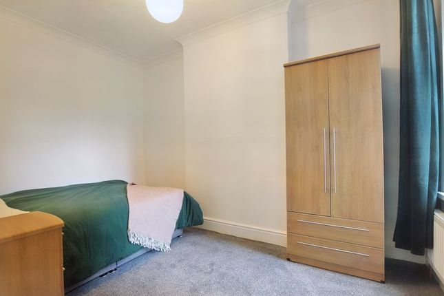 Room to rent in Tredworth Road, Tredworth, Gloucester