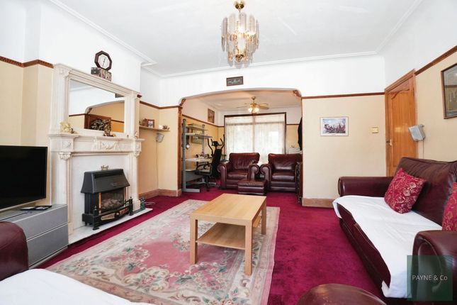 27 Wanstead Lane, Ilford photo 4