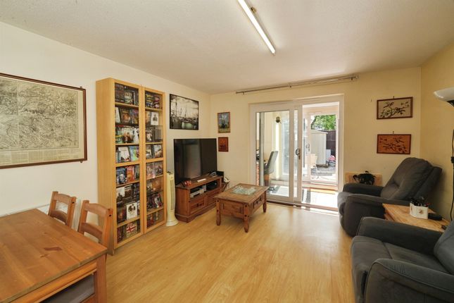 10, Bay Tree Close, Bristol photo 4