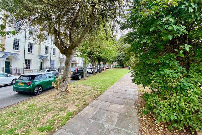 Flat 2, 14, Park Place, Bristol photo 4