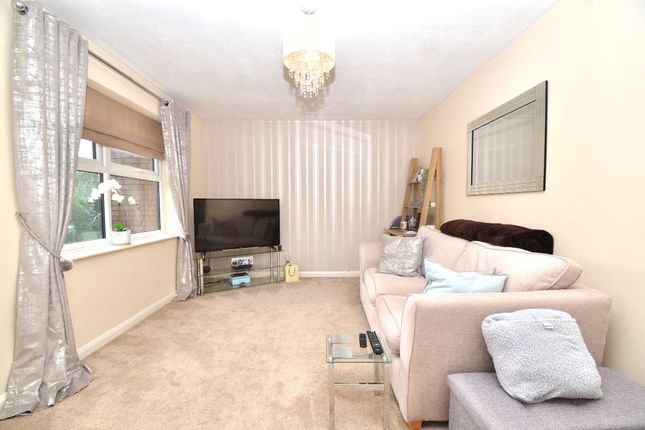 16 Diamond Court, Hornchurch photo 4