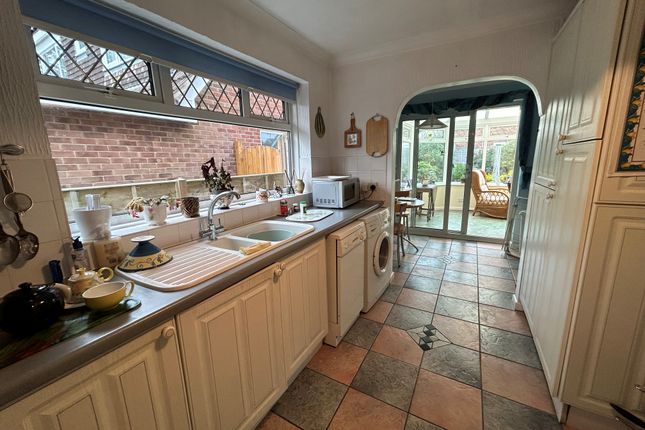 33, Lodge Drive, Southampton photo 5