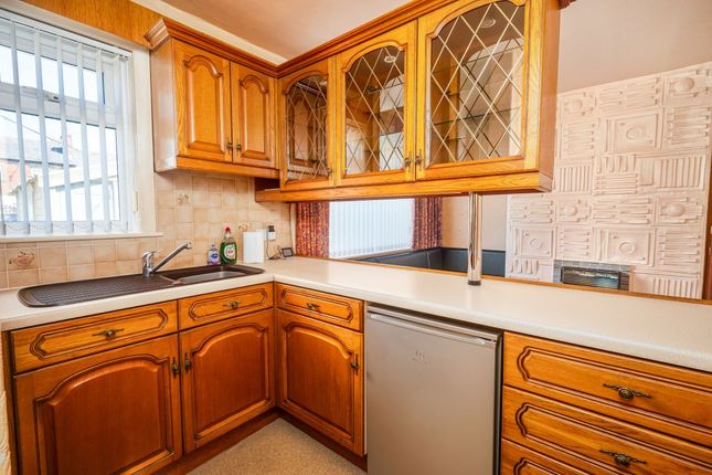 16 Westroyd Avenue, Cleckheaton photo 3
