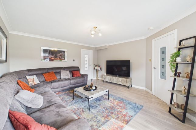 1 Nellfield Court, Carluke photo 3